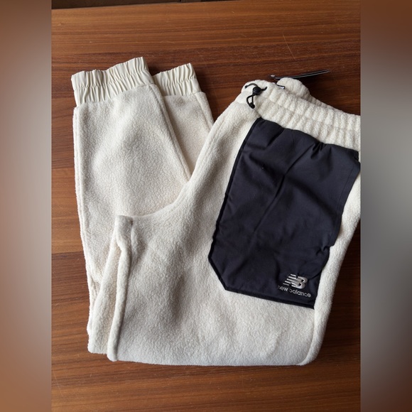 New Balance Sherpa Trail Joggers New NWT Large Off White Black HTF Pants Gear - Picture 5 of 6